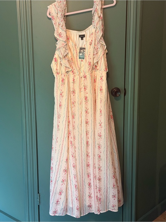 torrid Dresses & Skirts - Torrid strawberry bow Cream Maxi Dress with Pink Floral Stripe nwt sz 3